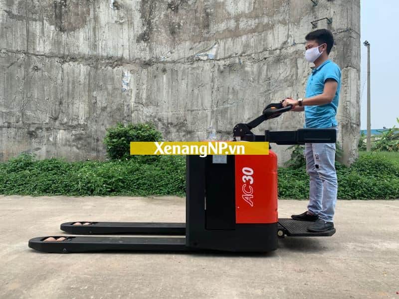Xe nâng điện đứng lái (hay còn gọi là Xe Reach Truck
